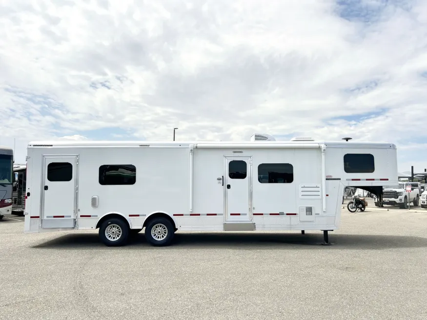 2022 Logan Coach Ultimate Sports Hauler | Photo 21 of 25