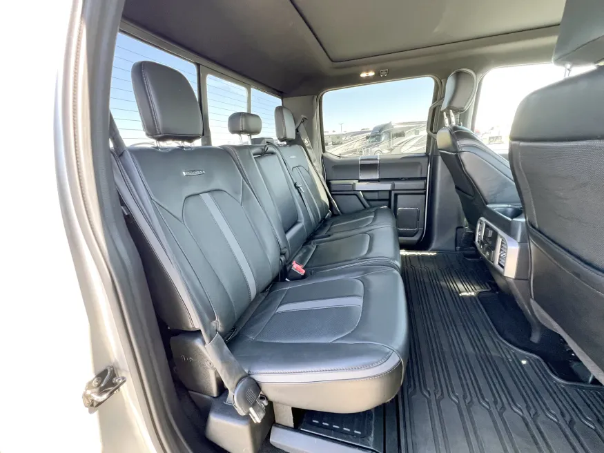 2019 Ford F-450 Platinum | Photo 18 of 23