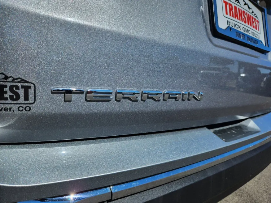 2024 GMC Terrain SLT | Photo 12 of 27