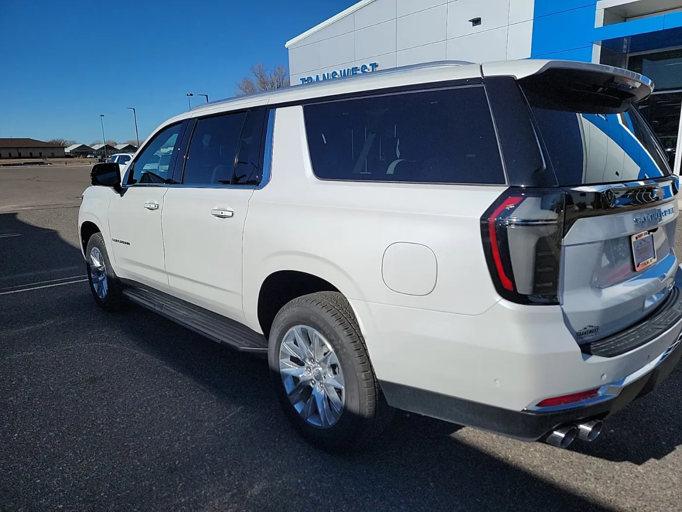 2025 Chevrolet Suburban Premier | Photo 2 of 24