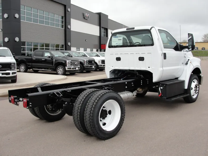 2025 Ford F-650 | Photo 5 of 12