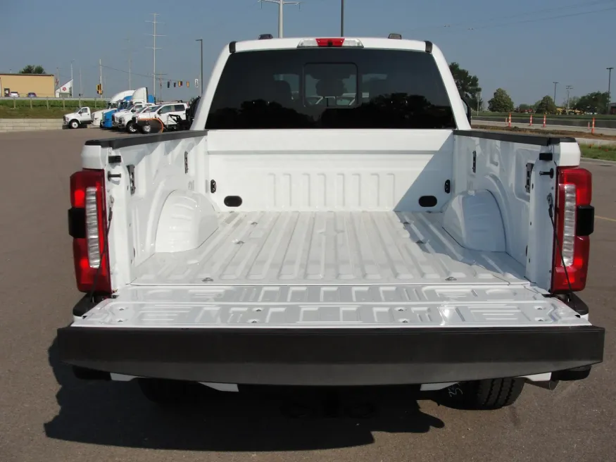 2024 Ford F-350 | Photo 14 of 17