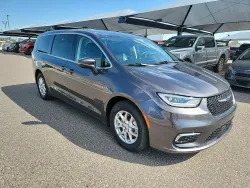 2023 Chrysler Pacifica Touring L | Thumbnail Photo 8 of 18