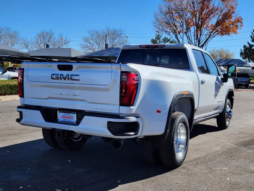 2025 GMC Sierra 3500HD Denali Ultimate | Photo 2 of 31