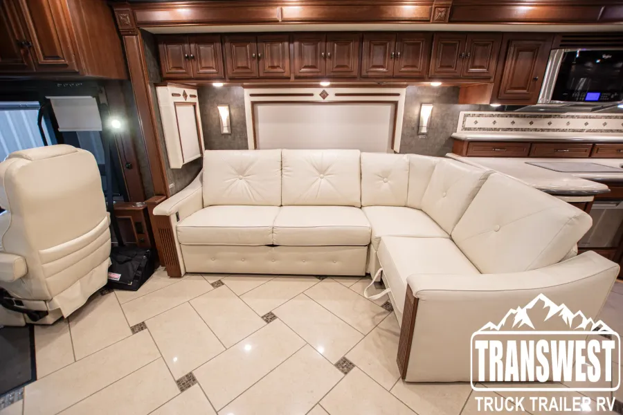 2015 Winnebago Tour 42 QD | Photo 10 of 24