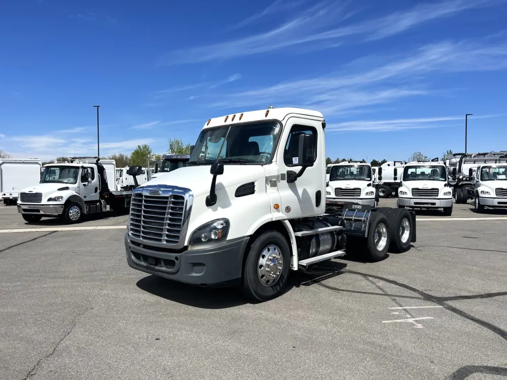 2016 Freightliner Cascadia 126