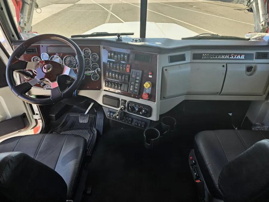 2022 Western Star 4900FA | Photo 16 of 19