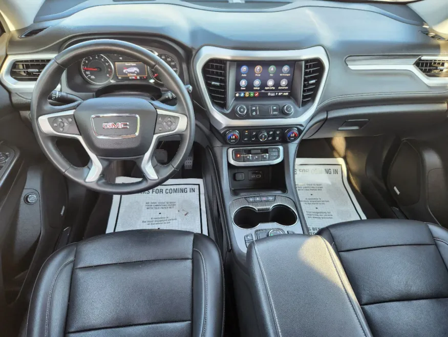 2023 GMC Acadia SLT | Photo 13 of 33