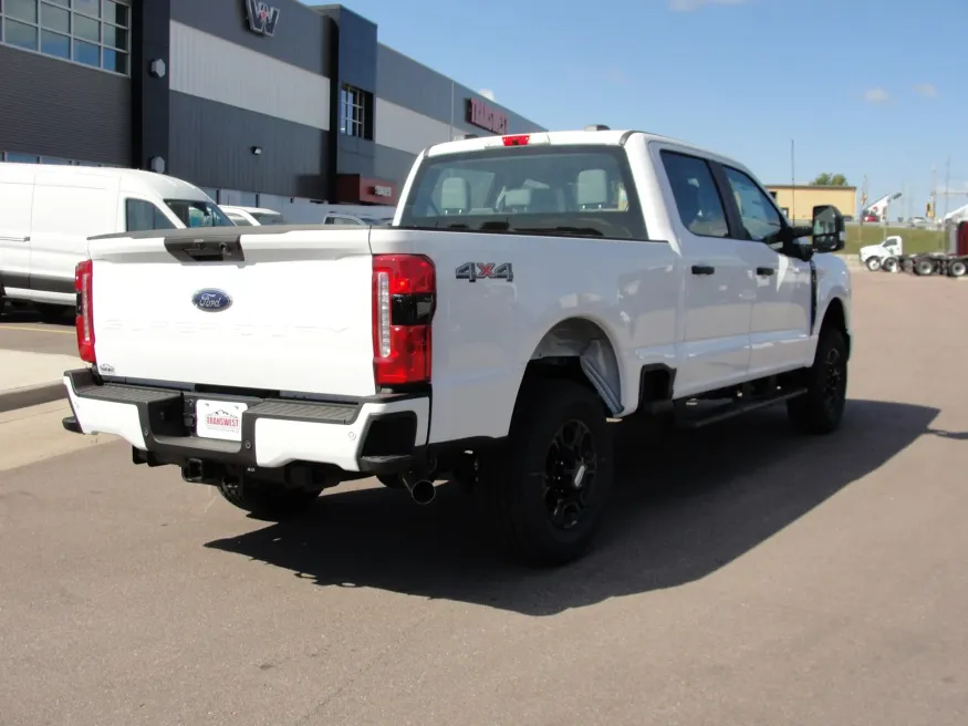 2024 Ford F-350 | Photo 5 of 13