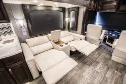 2018 Newmar London Aire 4533 | Thumbnail Photo 11 of 17