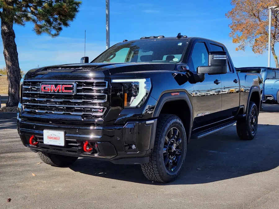 2025 GMC Sierra 2500HD AT4 | Photo 3 of 31