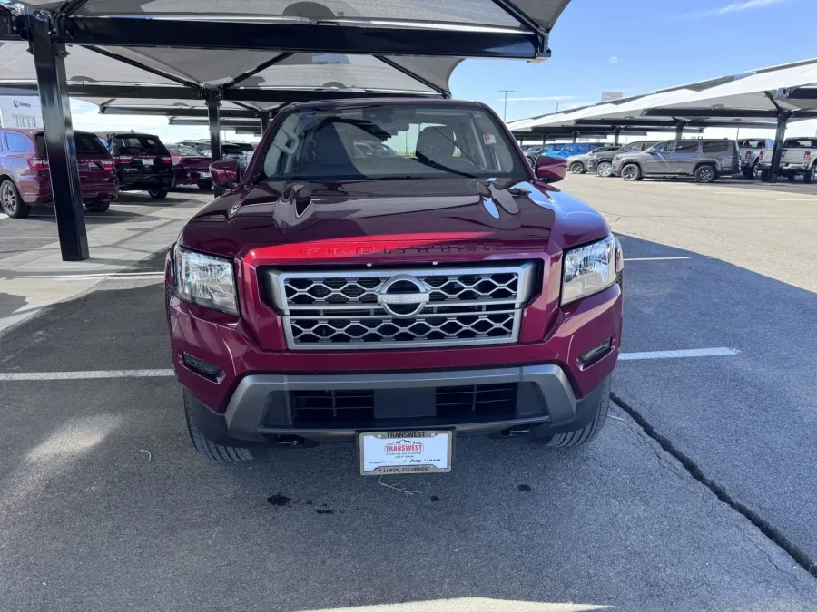 2023 Nissan Frontier SV | Photo 7 of 17