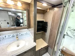 2019 Newmar Ventana 3709 | Thumbnail Photo 19 of 31