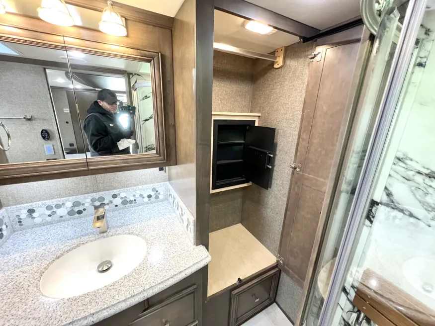 2019 Newmar Ventana 3709 | Photo 19 of 31