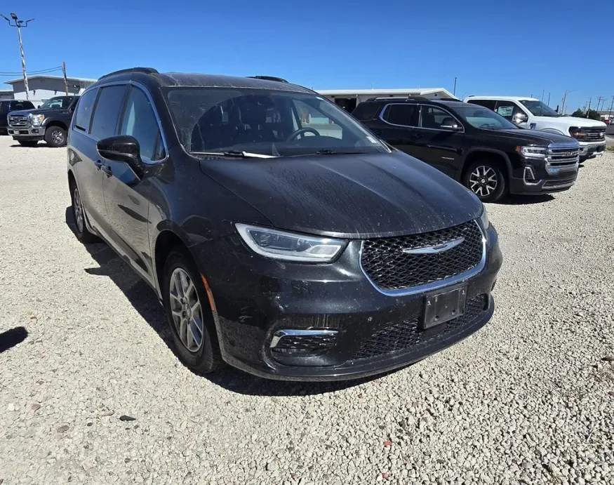 2022 Chrysler Pacifica | Photo 2 of 3