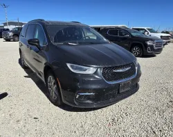 2022 Chrysler Pacifica | Thumbnail Photo 2 of 3