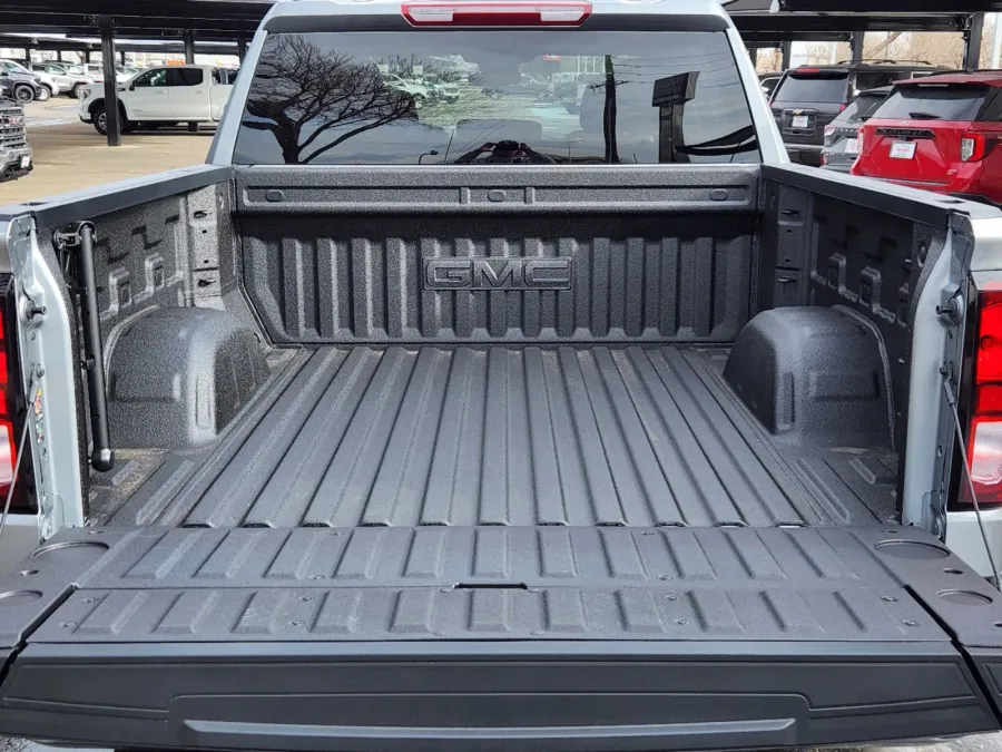 2025 GMC Sierra 1500 Elevation | Photo 16 of 31