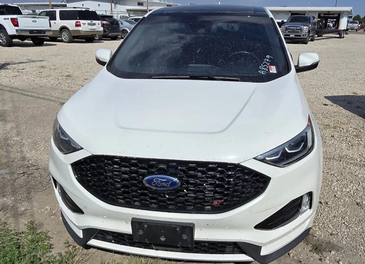 2020 Ford Edge | Photo 1 of 3