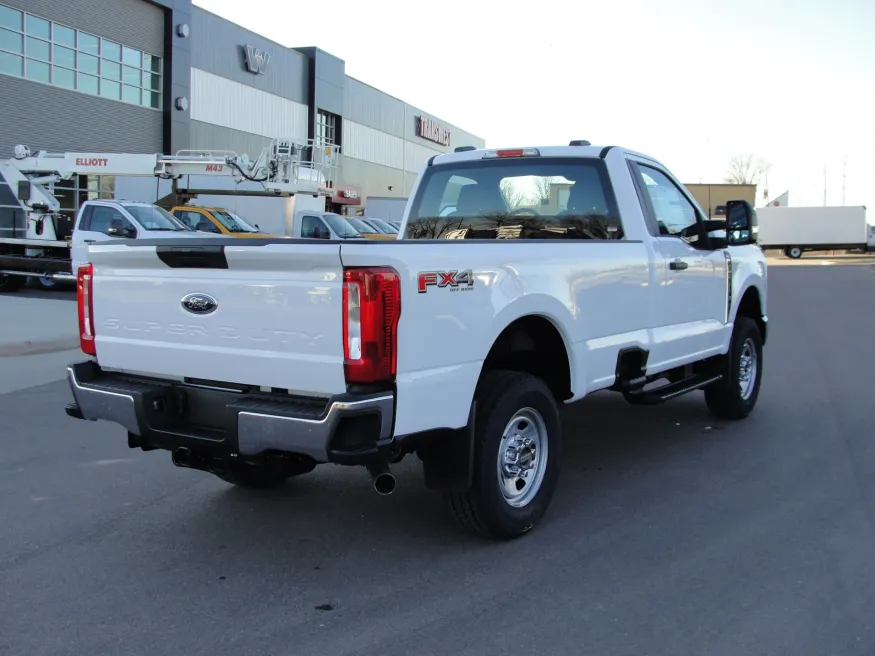 2024 Ford F-350 | Photo 5 of 11