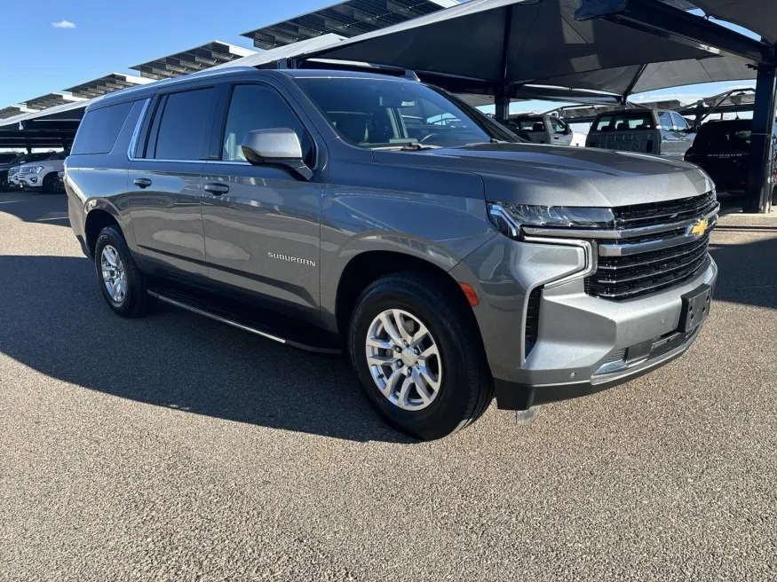 2022 Chevrolet Suburban LT | Photo 6 of 23