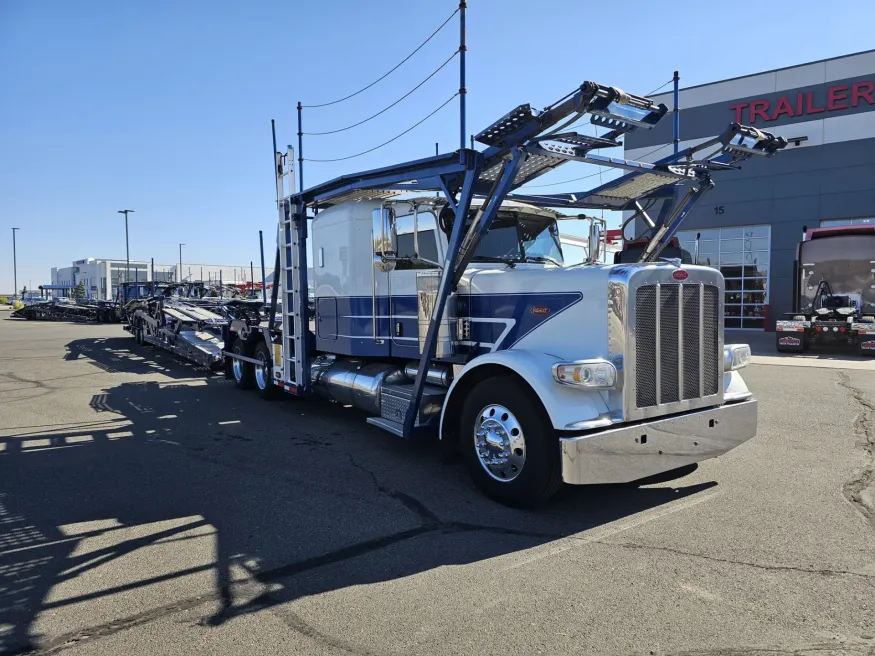 2019 Peterbilt 389 | Photo 2 of 32