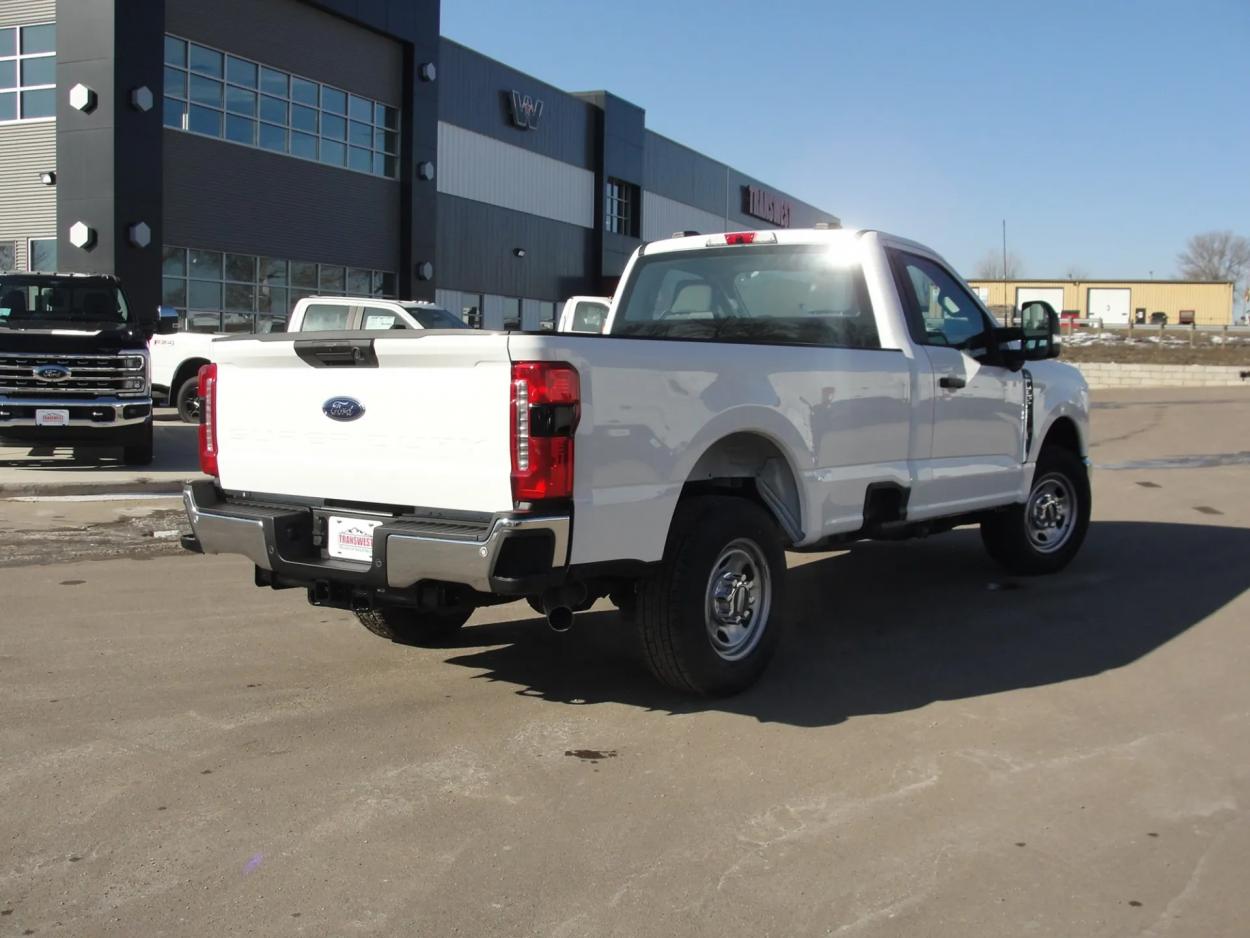 2024 Ford F-350 | Photo 5 of 11