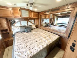 2016 Winnebago Journey 36M | Thumbnail Photo 16 of 29