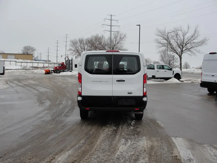 2021 Ford Transit | Photo 4 of 11