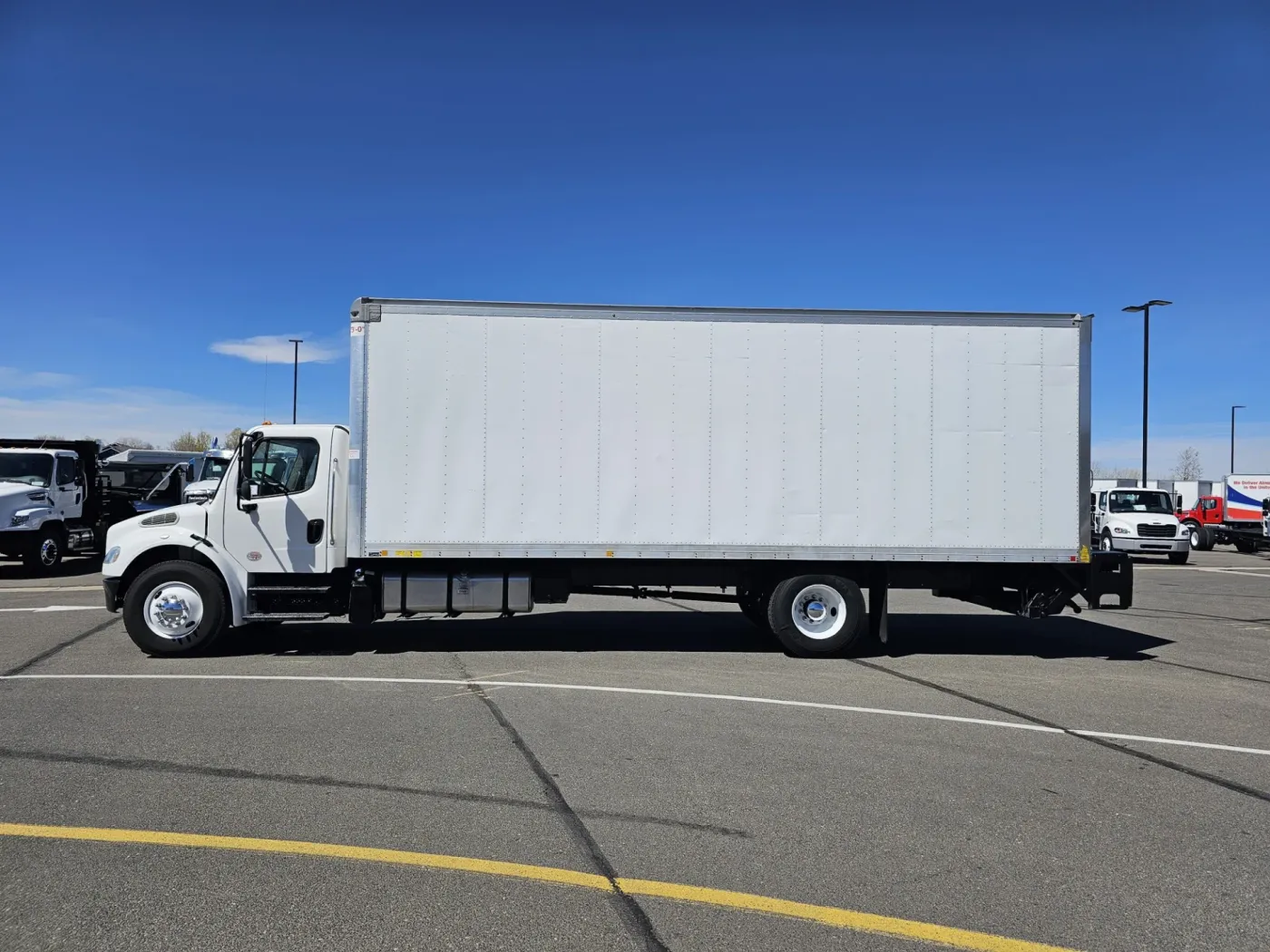 2018 Freightliner M2 106 | Photo 4 of 22