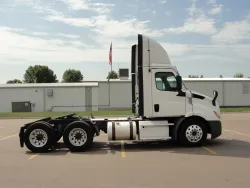 2019 Freightliner Cascadia | Thumbnail Photo 6 of 11