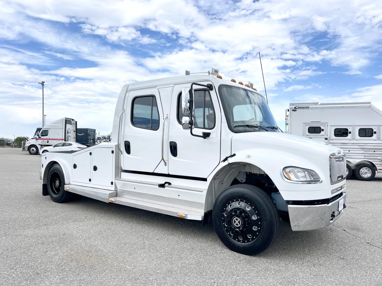 2018 Freightliner M2 106 Summit Hauler | Photo 22 of 23