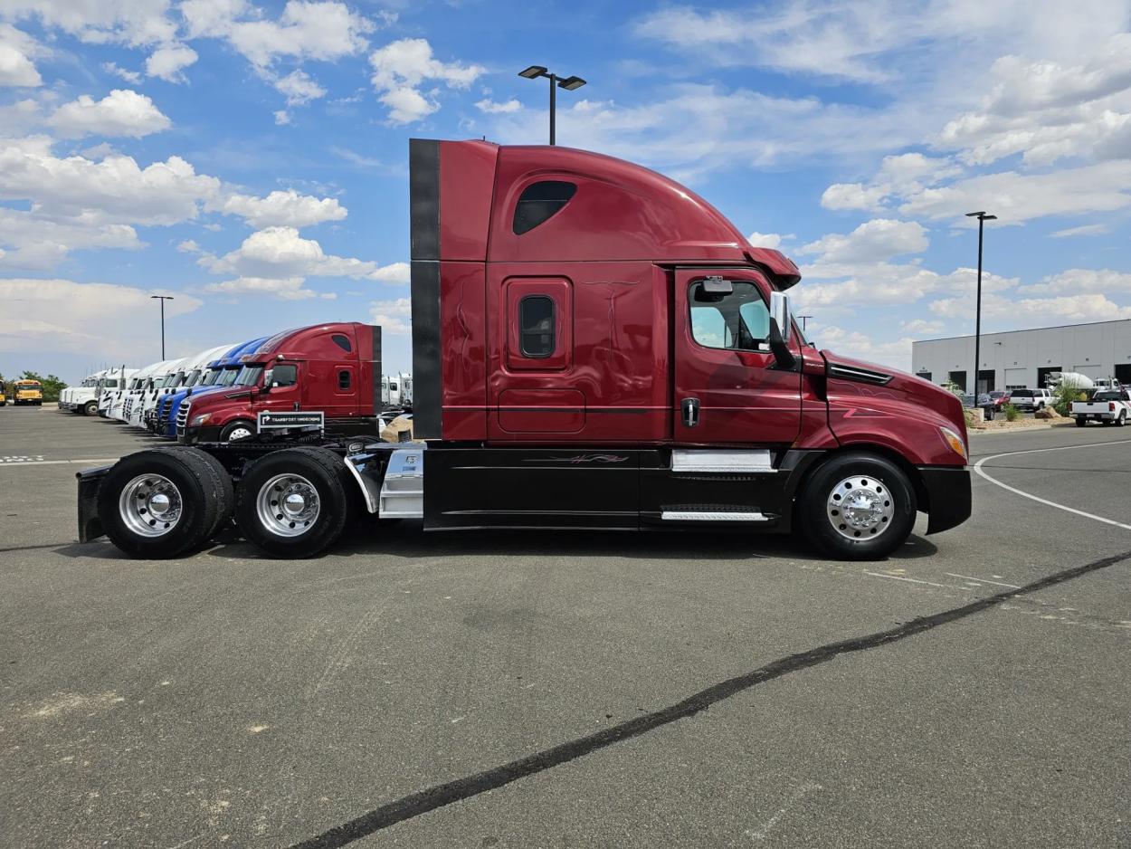 2019 Freightliner Cascadia 126 | Photo 5 of 27