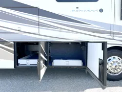 2018 Newmar Ventana 4369 | Thumbnail Photo 25 of 33