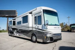 2022 Newmar King Aire 4531 | Thumbnail Photo 8 of 32