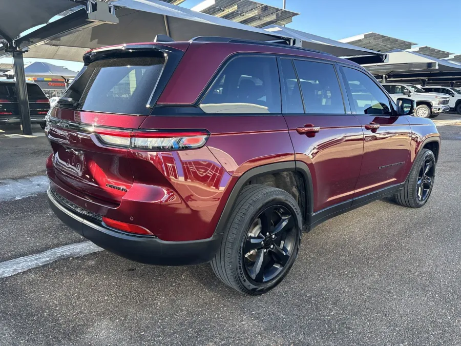 2023 Jeep Grand Cherokee Limited | Photo 4 of 23