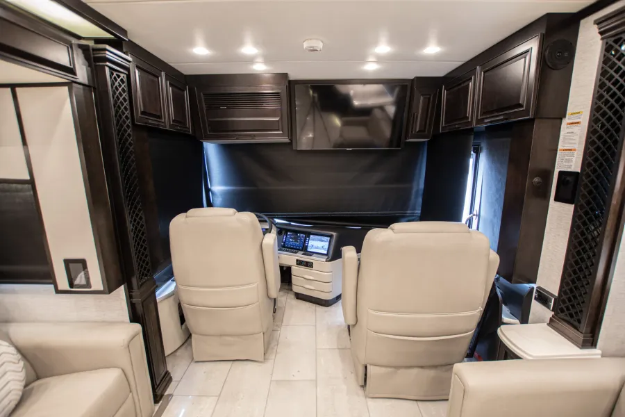 2024 Newmar London Aire 4551 | Photo 6 of 17