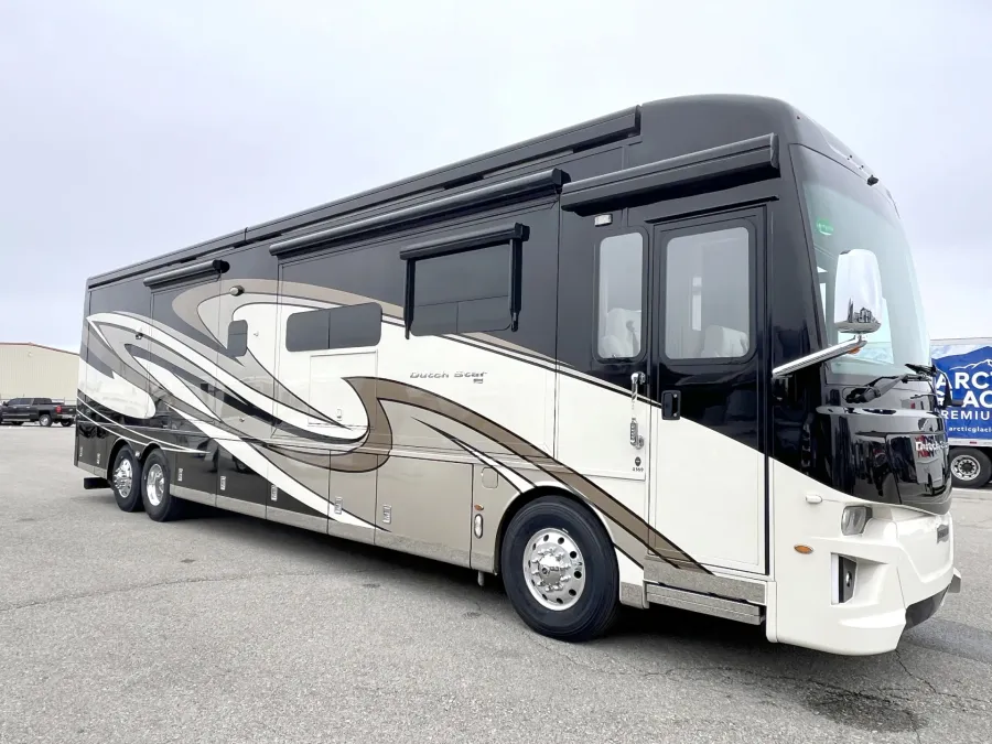 2020 Newmar Dutch Star 4369 | Photo 1 of 31