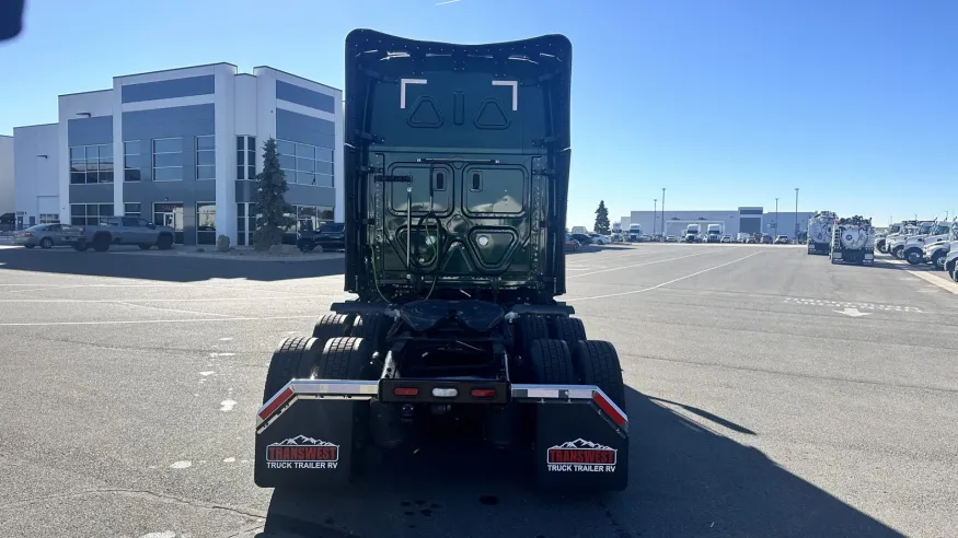 2025 Freightliner Cascadia 126 | Photo 6 of 19