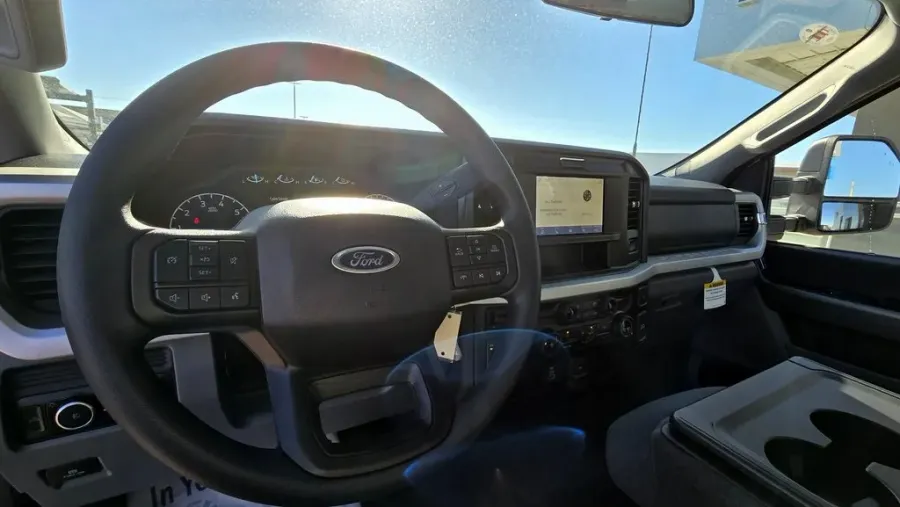 2025 Ford F-350SD | Photo 14 of 26