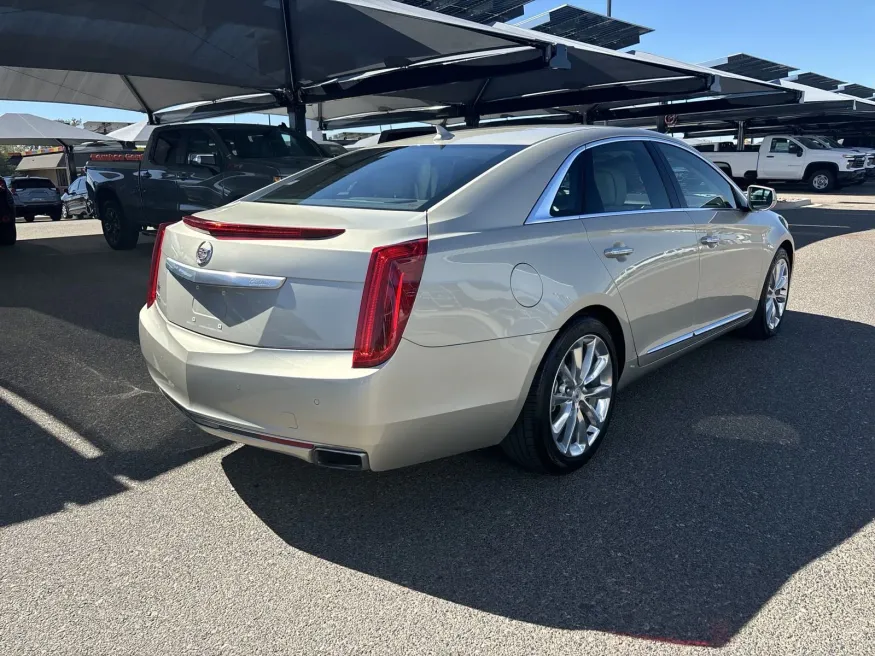 2014 Cadillac XTS Luxury | Photo 4 of 18