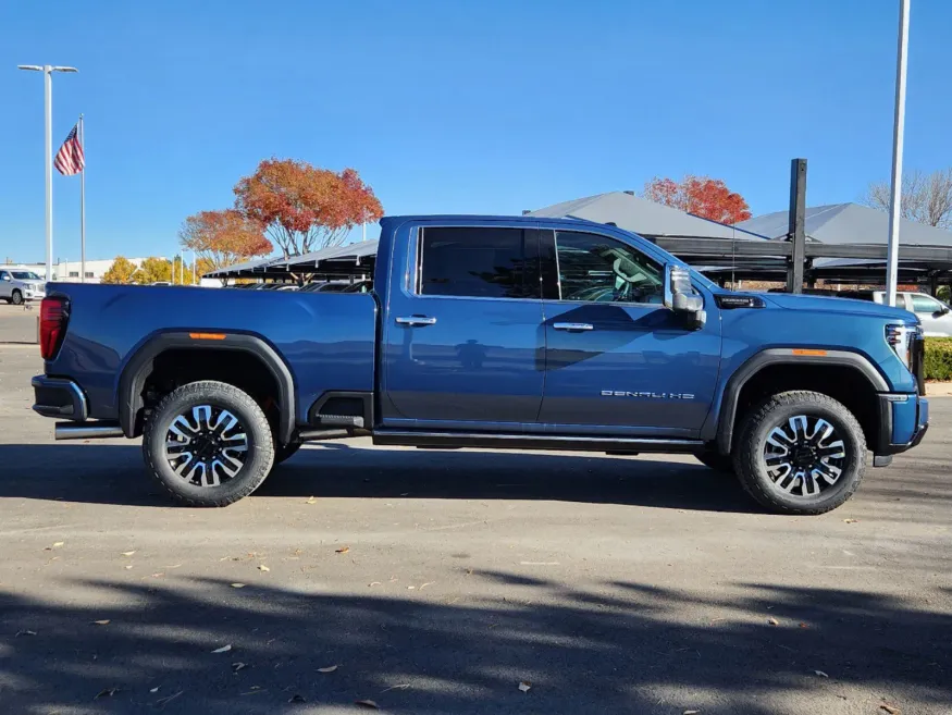 2025 GMC Sierra 2500HD Denali Ultimate | Photo 1 of 31