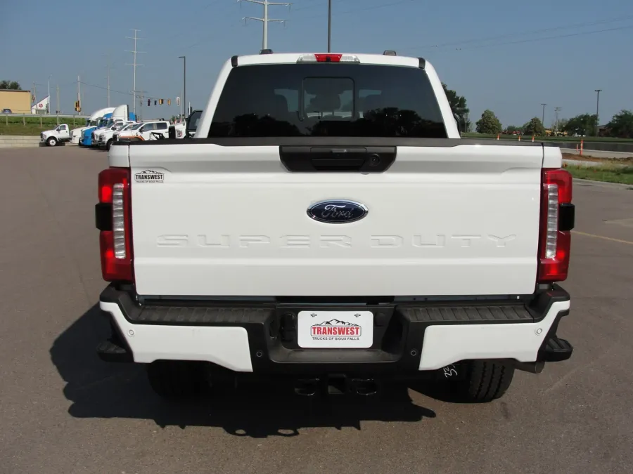 2024 Ford F-350 | Photo 4 of 17