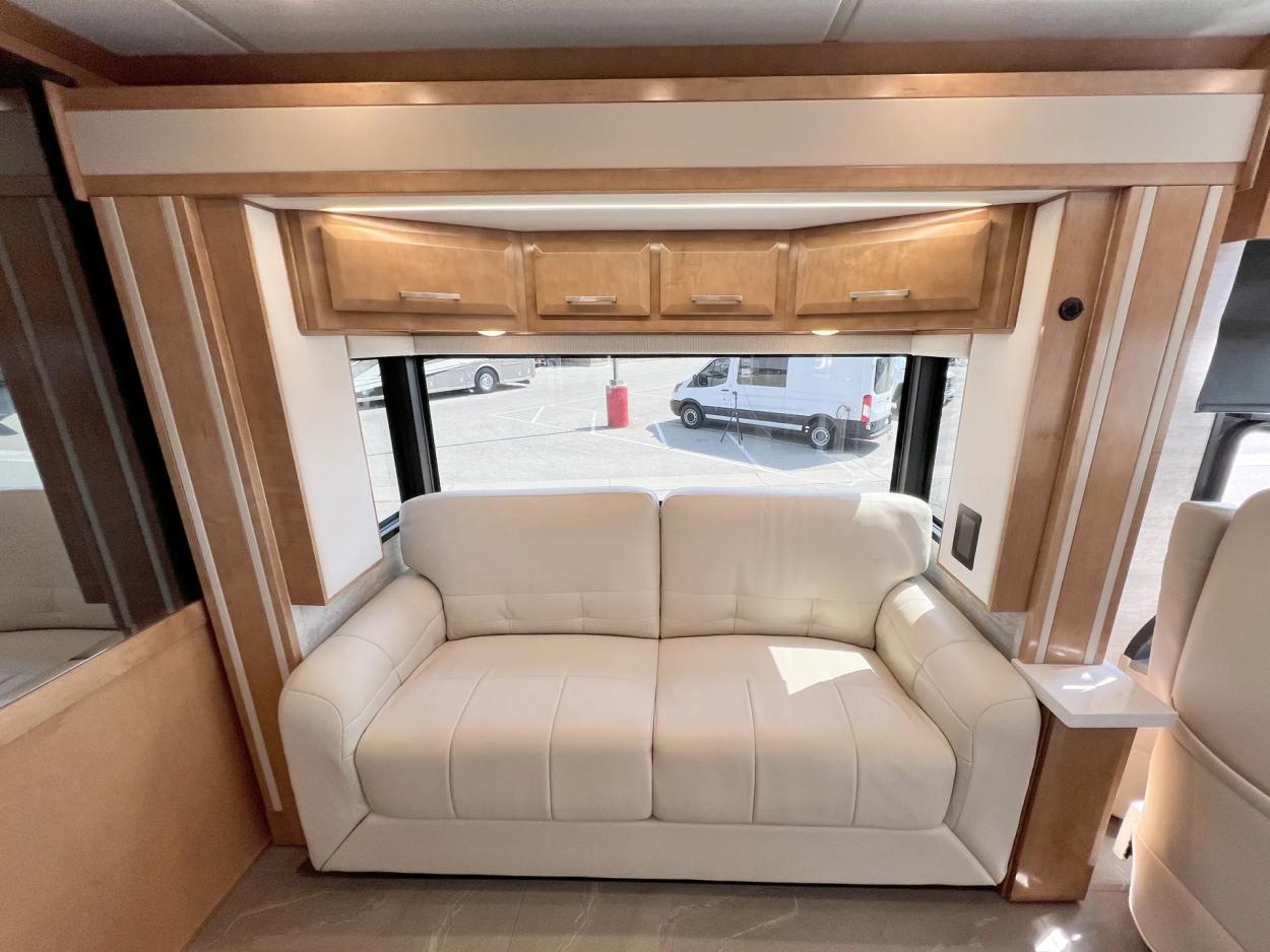 2023 Newmar New Aire 3547 | Photo 5 of 28