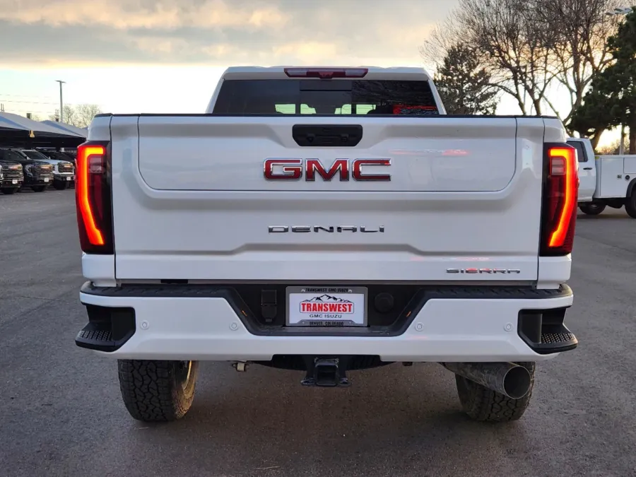 2025 GMC Sierra 3500HD Denali | Photo 10 of 28