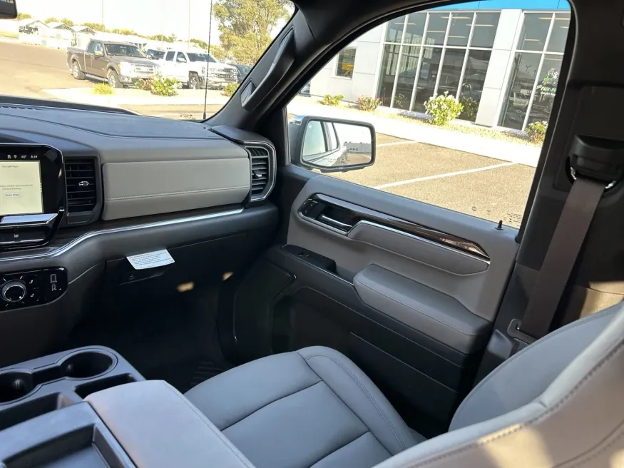 2025 Chevrolet Silverado 1500 LT | Photo 11 of 23