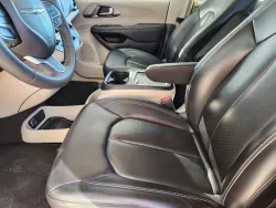 2023 Chrysler Pacifica Touring L | Thumbnail Photo 8 of 29