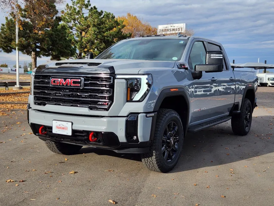 2025 GMC Sierra 2500HD AT4 | Photo 4 of 30