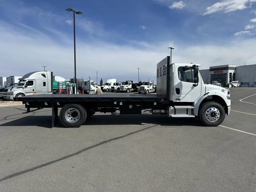 2025 Freightliner M2 106 | Photo 4 of 14