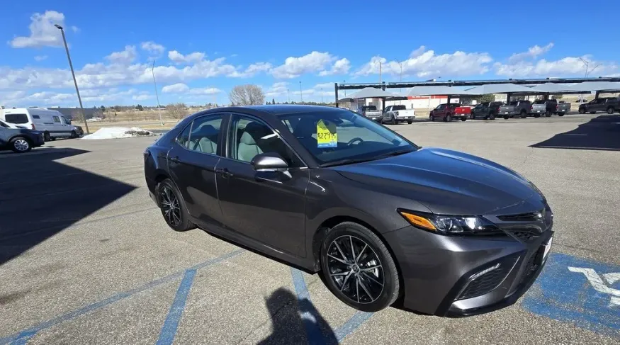 2022 Toyota Camry | Photo 3 of 29