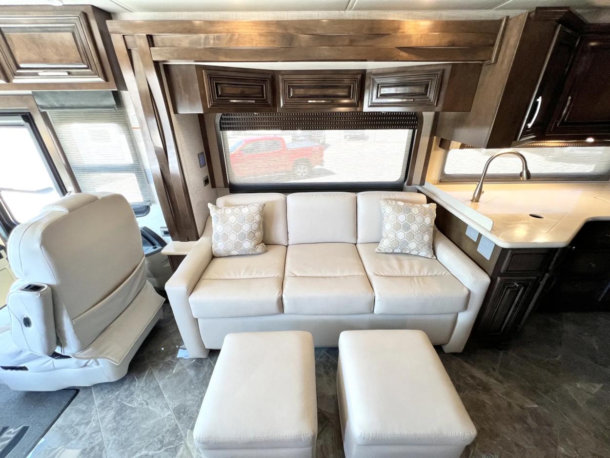 2019 Newmar New Aire 3345 | Photo 8 of 30